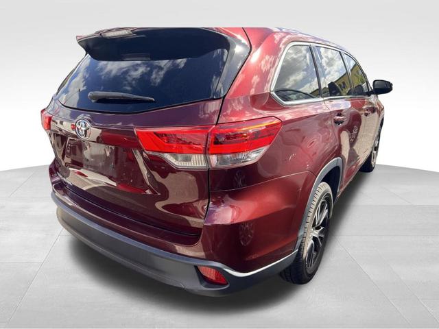 2017 toyota highlander le
