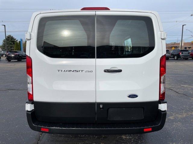 2022 ford transit-250 base