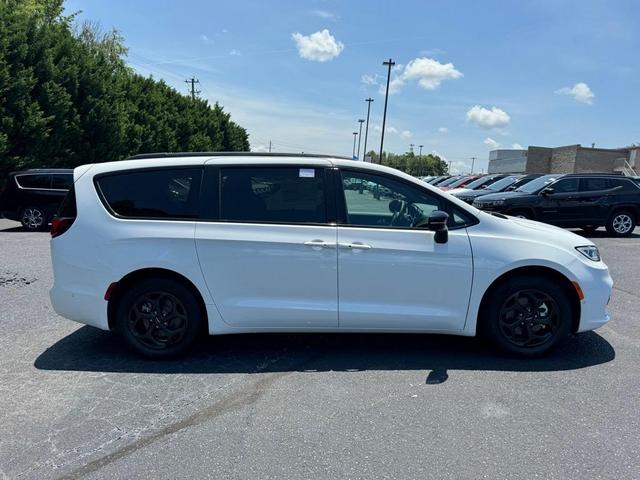 2024 chrysler pacifica hybrid select