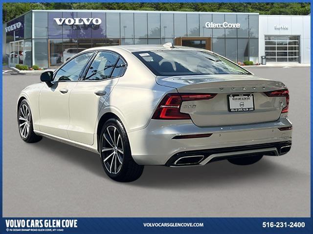 2022 volvo s60 b5 momentum