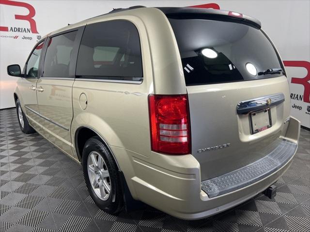 2010 chrysler town & country touring