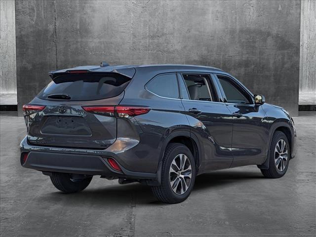 2022 toyota highlander xle