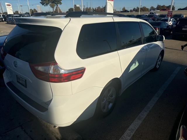 2016 toyota sienna le