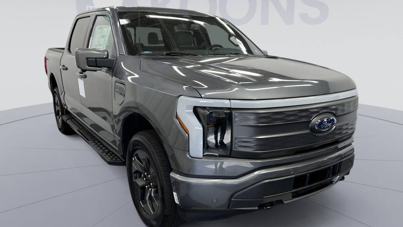 2022 ford f-150 lightning lariat