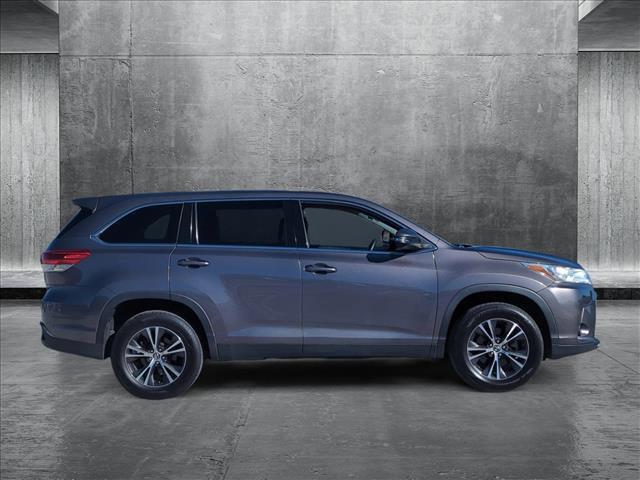 2019 toyota highlander le i4