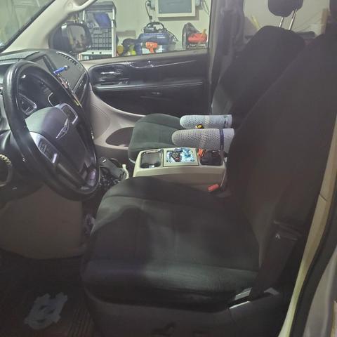 2012 chrysler town & country touring