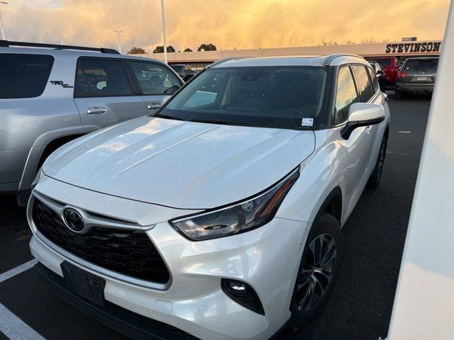 2022 toyota highlander xle