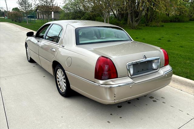 2005 lincoln town car signature