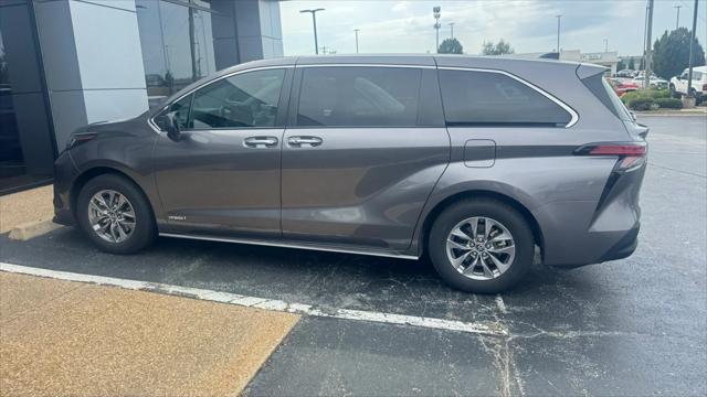 2021 toyota sienna xle 8 passenger