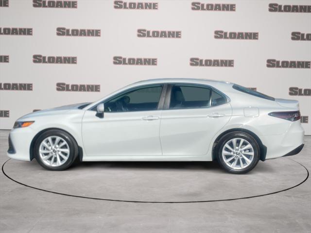 2022 toyota camry le