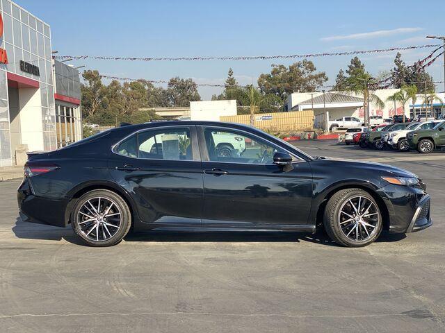 2022 toyota camry se