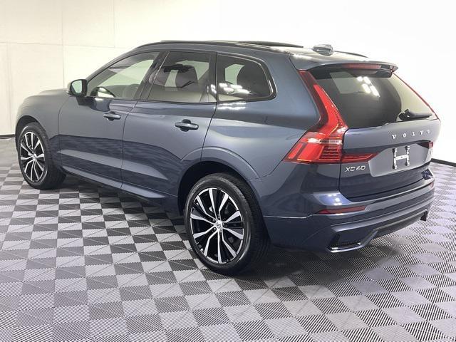 2024 volvo xc60 b5 plus dark theme