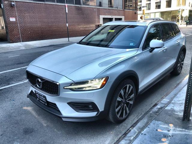 2022 volvo v60 cross country t5