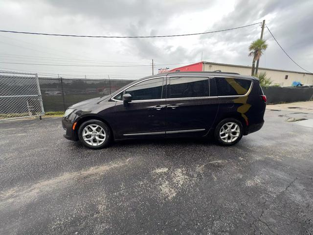 2017 chrysler pacifica touring-l