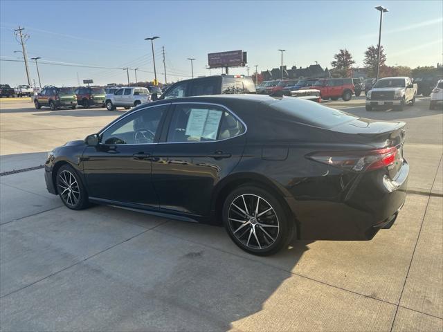 2022 toyota camry se