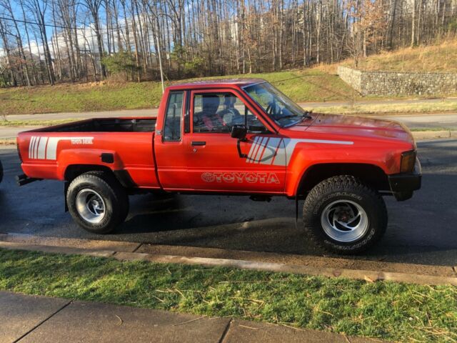 1984 toyota pickup, diesel, 4x4, 5-speed, manual, a/c, red, extended cab, rare