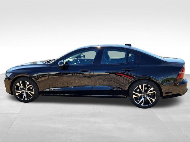 2024 volvo s60 b5 plus dark theme
