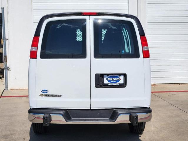 2022 chevrolet express 2500 work van