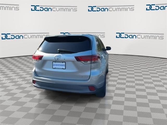 2019 toyota highlander se