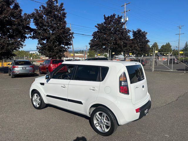2011 kia soul +