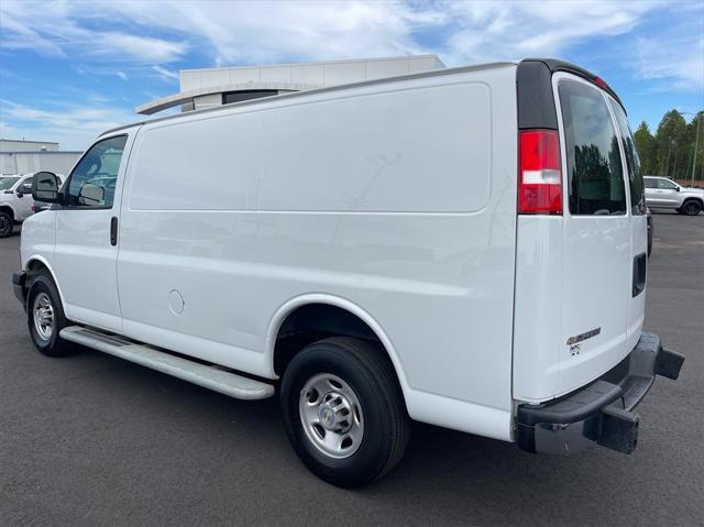 2022 chevrolet express 2500 rwd 2500 regular wheelbase wt