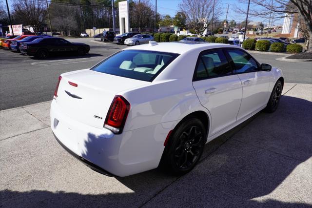 2023 chrysler 300 touring