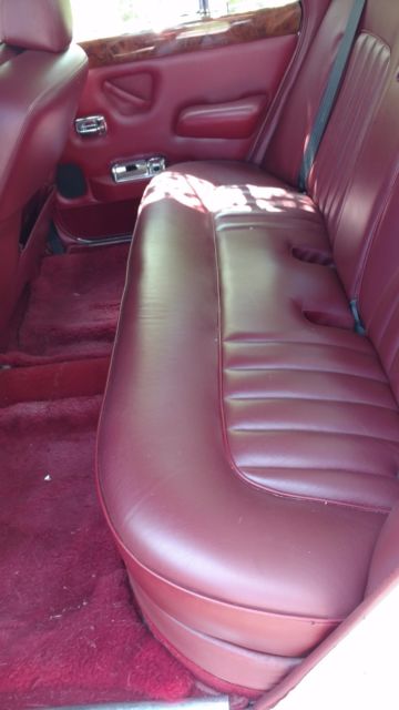 white 1980 rolls-royce silver shadow ii