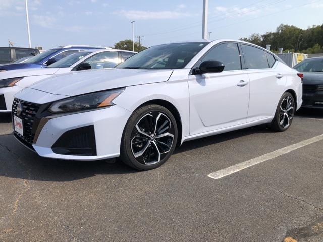 2023 nissan altima sr fwd