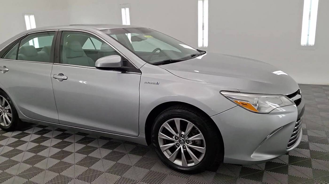 2017 toyota camry hybrid le
