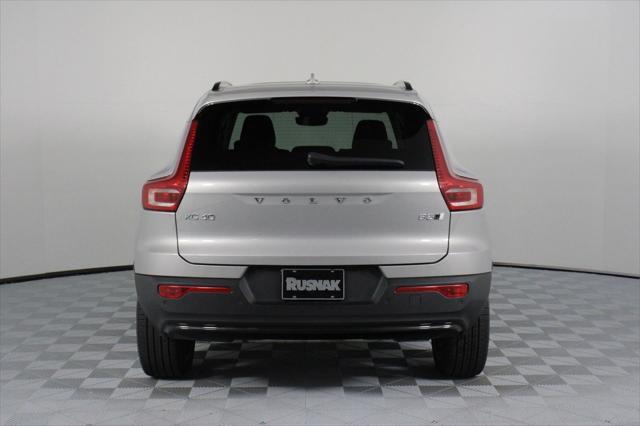 2023 volvo xc40 b5 plus dark theme