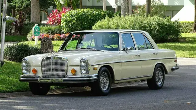 1971 mercedes benz 280se sedan in great condition inside an out looks fantastic