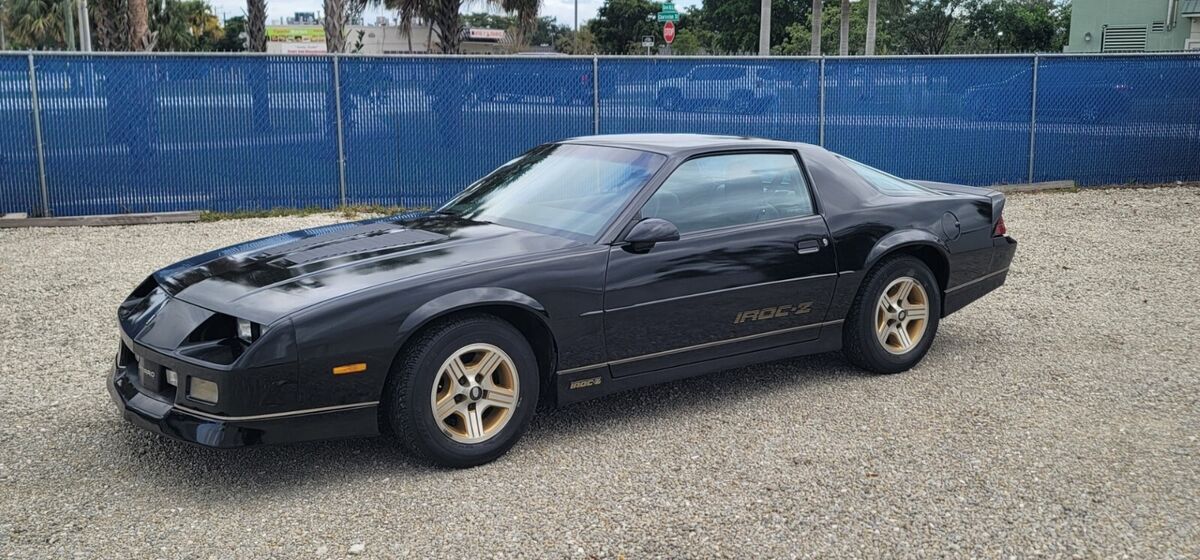 1989 chevy camaro black and gold iroc-z28 clean title in hand. no reserve