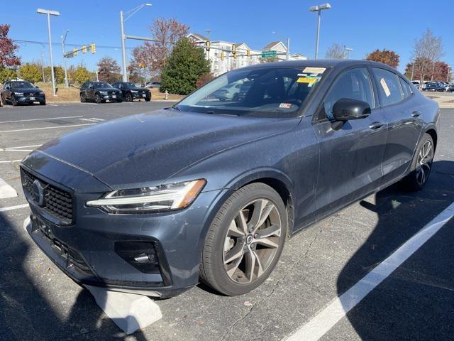 2024 volvo s60 b5 core dark theme