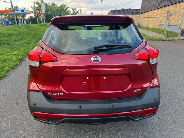 2020 nissan kicks sr
