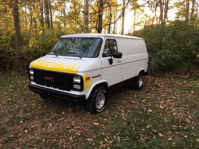 1987 chevy shorty g10 vandura v-8 beach cruiser. short wheel base