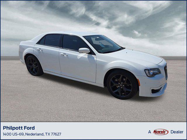 2022 chrysler 300 touring
