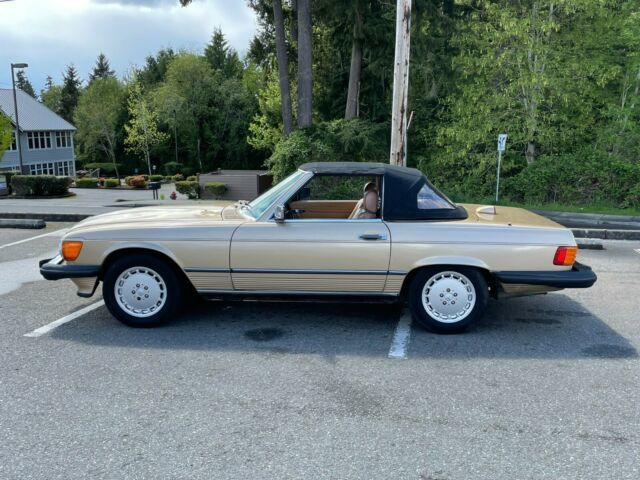 1986 mercedes benz 560sl r107 roadster convertible with hardtop and soft top
