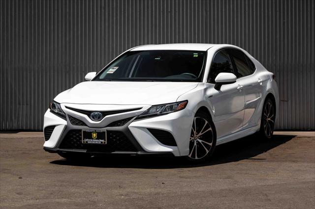 2020 toyota camry se