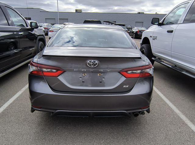 2021 toyota camry se