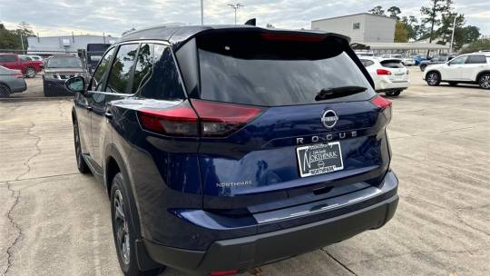 2025 Nissan sv
