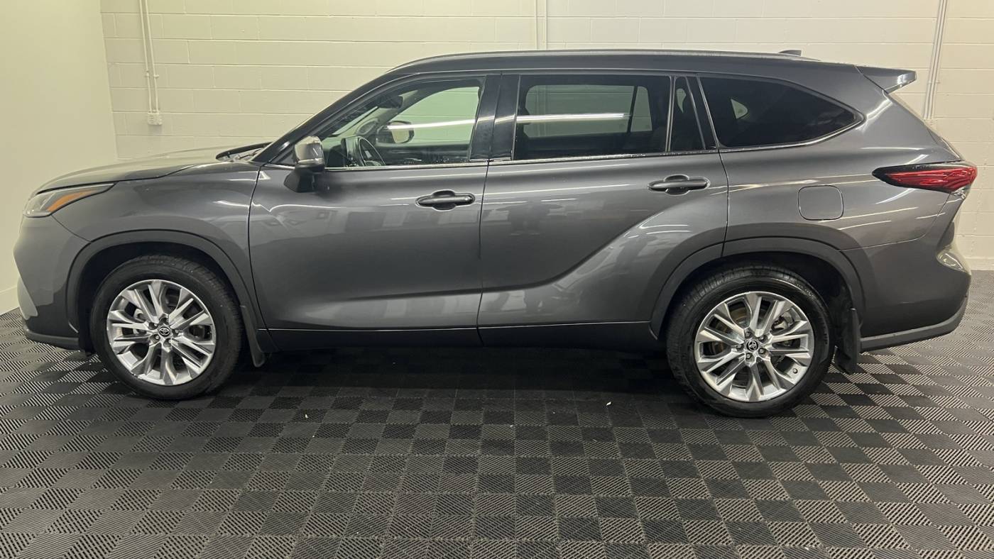 2022 toyota highlander limited