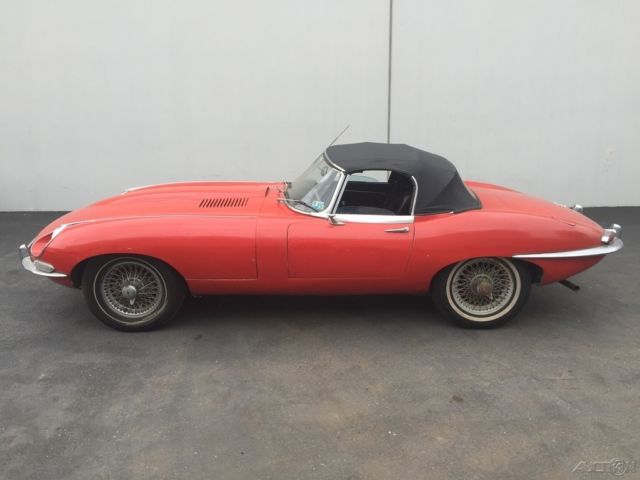 1967 jaguar e-type roadster. series one, 4.2 liter. triple carbs, excellent car