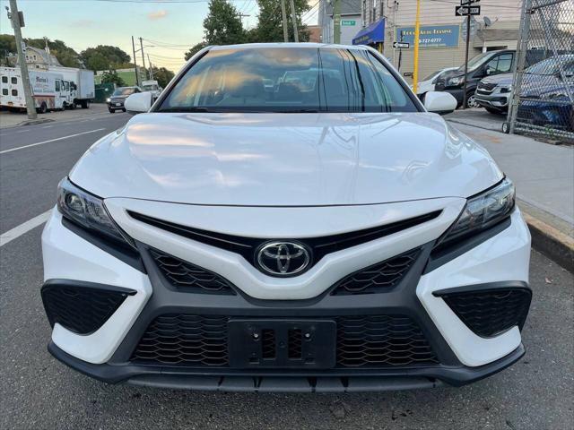 2022 toyota camry se