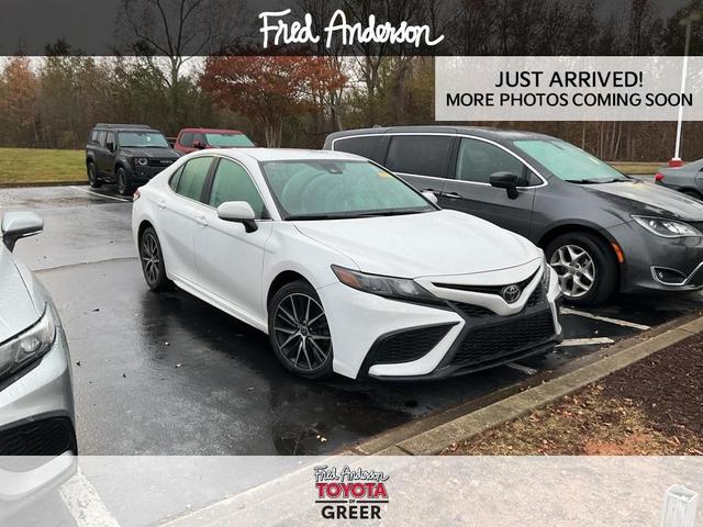 2021 toyota camry se