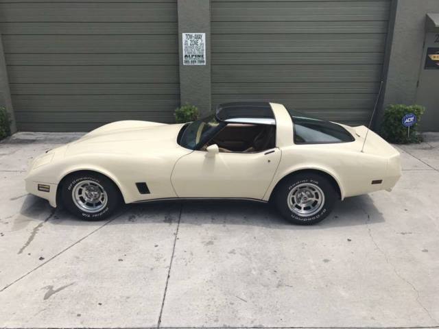 chevrolet corvette 350 v8 1981 fully restored!