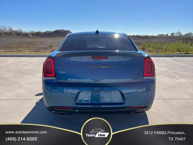2022 chrysler 300 touring