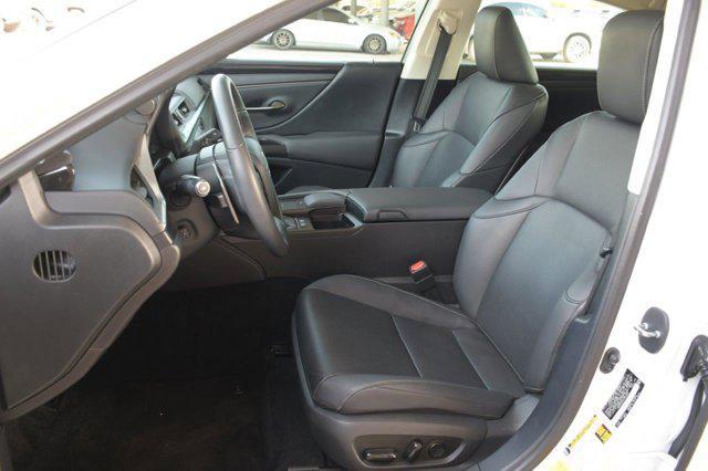 2020 lexus es 300h base