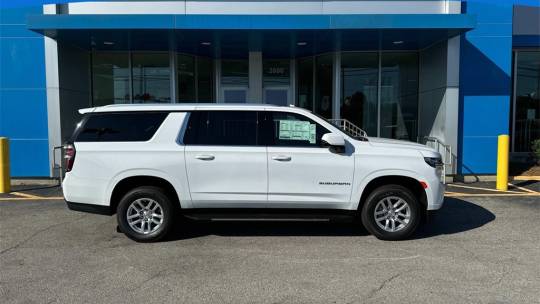 2024 Chevrolet Suburban lt