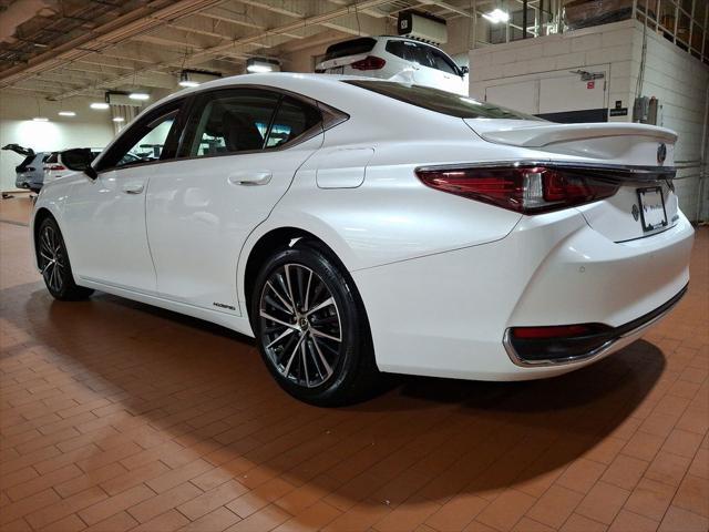 2022 lexus es 300h base