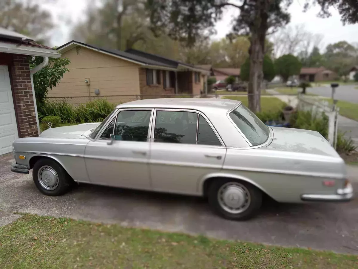 1972 mercedes-benz 280 se sedan grey